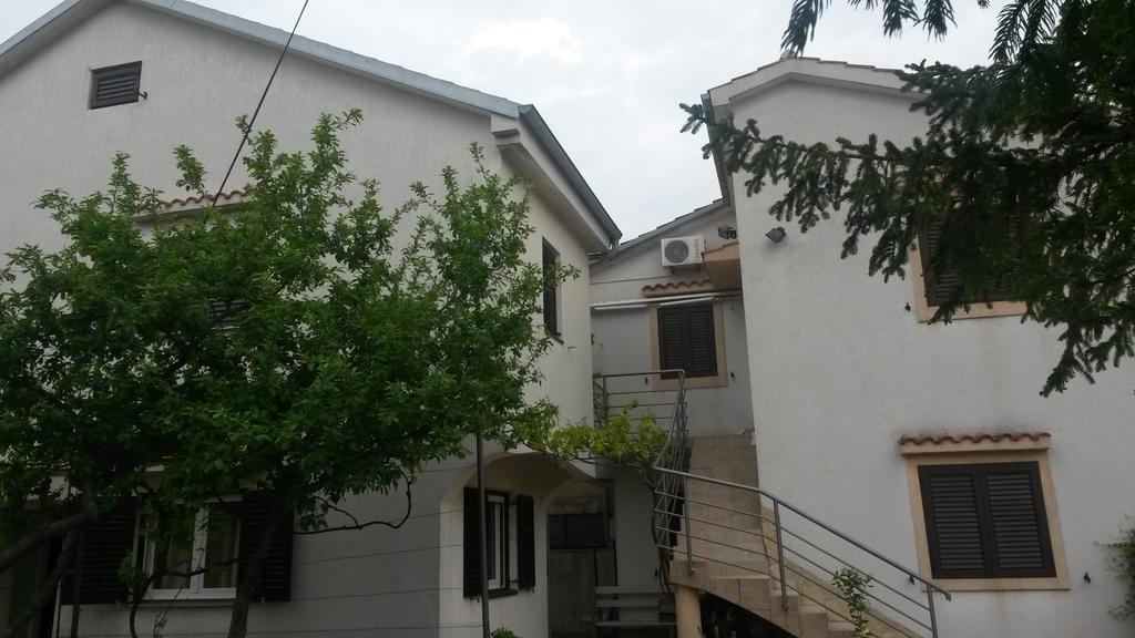 Apartmani Bozic-Omišalj Exteriör bild
