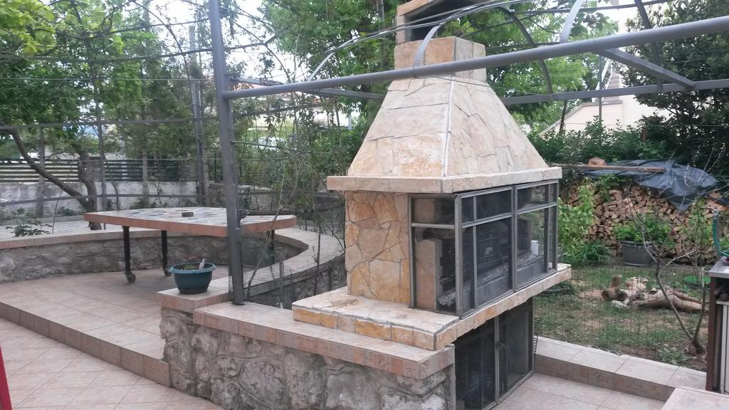 Apartmani Bozic-Omišalj Exteriör bild