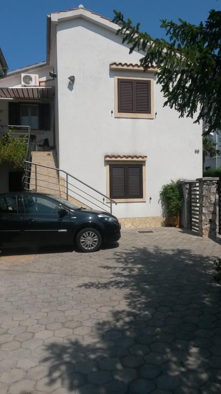 Apartmani Bozic-Omišalj Exteriör bild