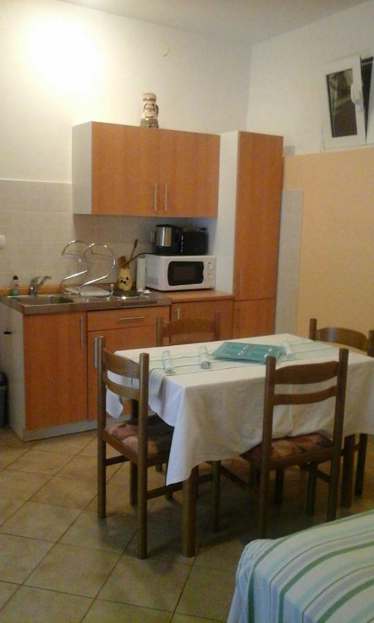 Apartmani Bozic-Omišalj Exteriör bild