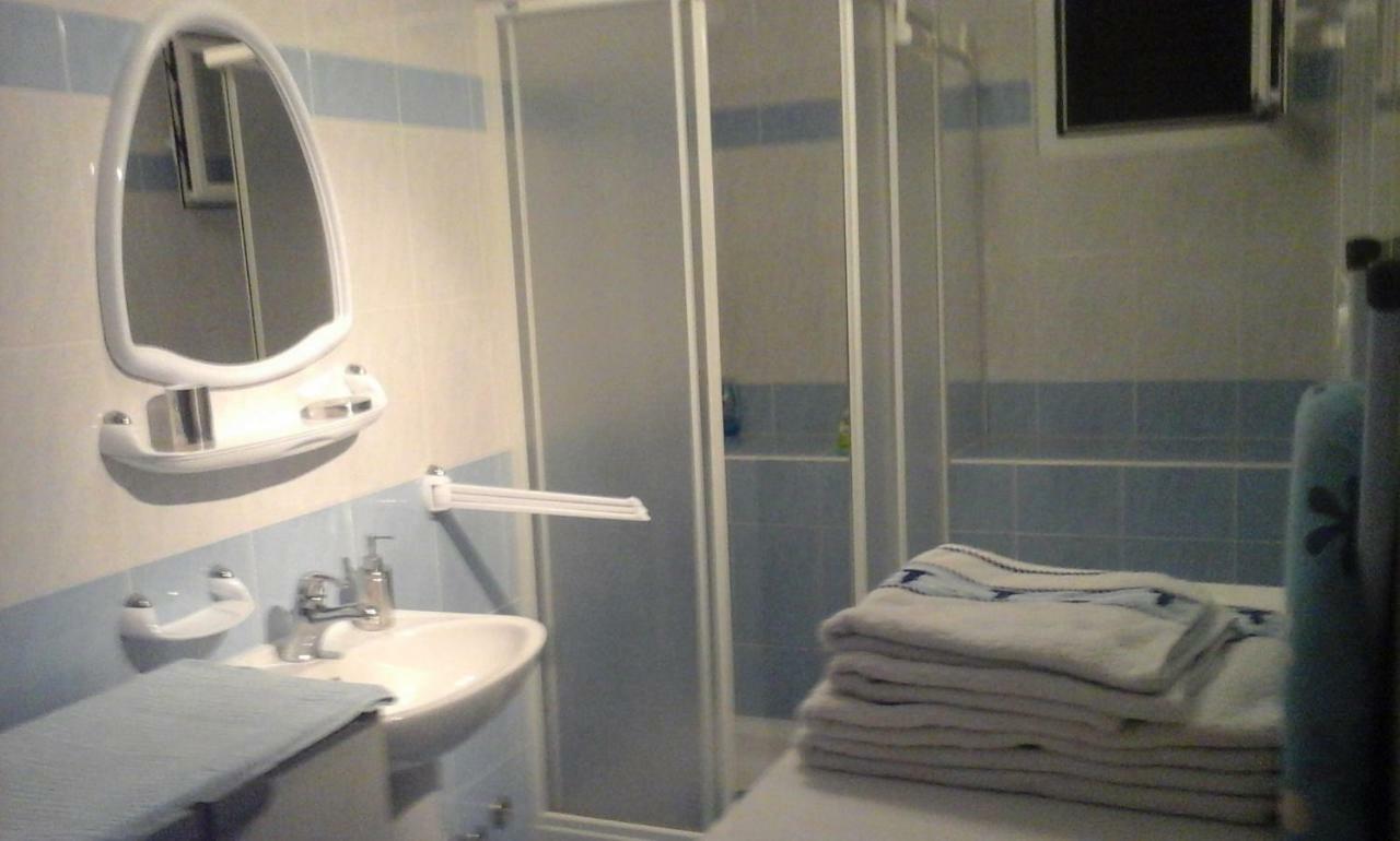 Apartmani Bozic-Omišalj Exteriör bild