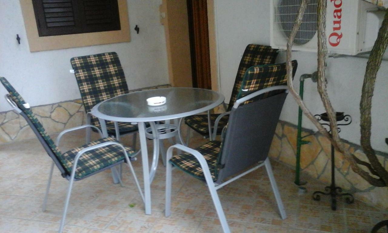 Apartmani Bozic-Omišalj Exteriör bild