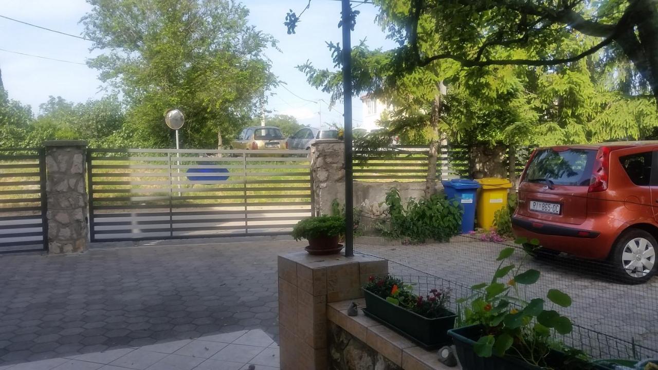 Apartmani Bozic-Omišalj Exteriör bild